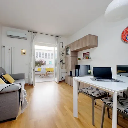 Silvias Flat By Domusdimore Апартаменты *