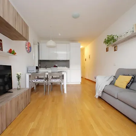 Silvias Flat By Domusdimore *