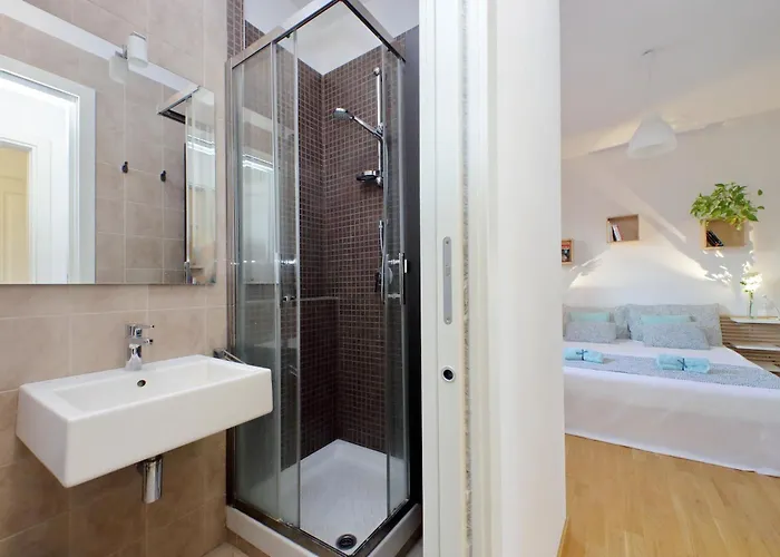 Silvias Flat By Domusdimore *