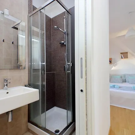 Silvias Flat By Domusdimore *